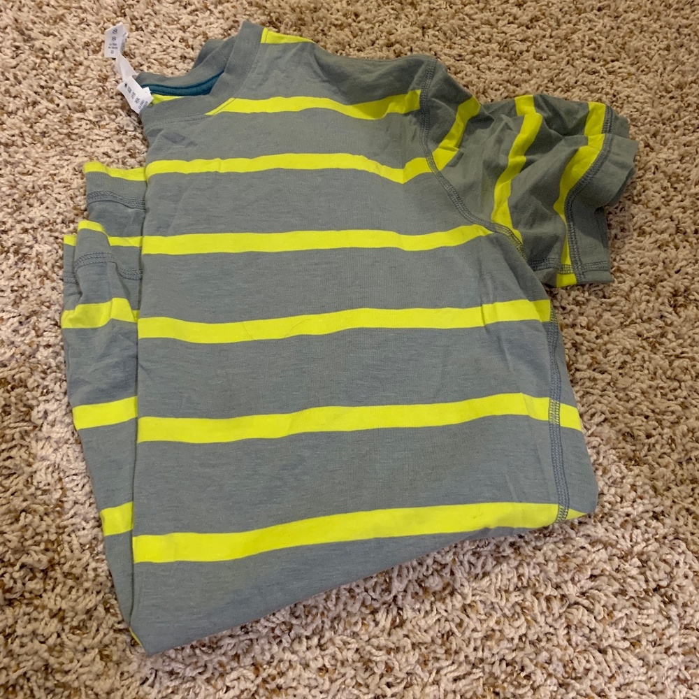 Men's LuluLemon tshirt